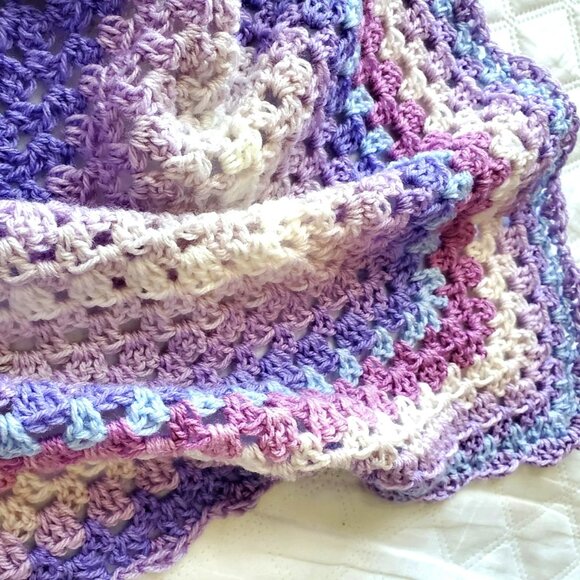 CROCHET BABY BLANKET AFGHAN GRANNY SQUARE 29"x 29" WHITE LILAC BLUE NEW - Picture 3 of 9
